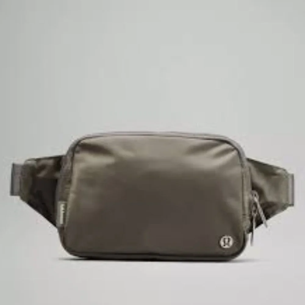 NWT LULULEMON 2L large - grey sage belt bag - Picture 1 of 2